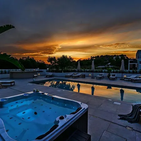 Luxury Del Sogno With Pool, Jacuzzi, Parking
