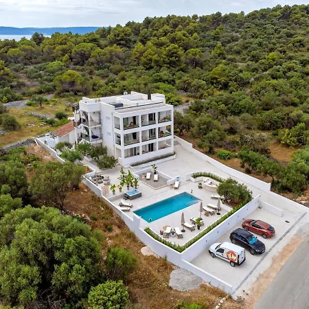 Luxury Del Sogno With Pool, Jacuzzi, Parking Affittacamere