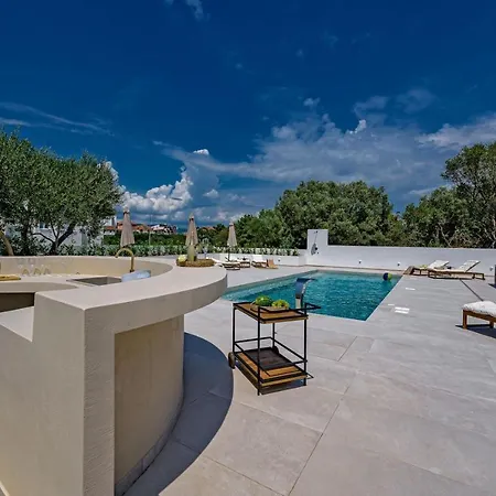 Luxury Del Sogno With Pool, Jacuzzi, Parking Okrug Gornji