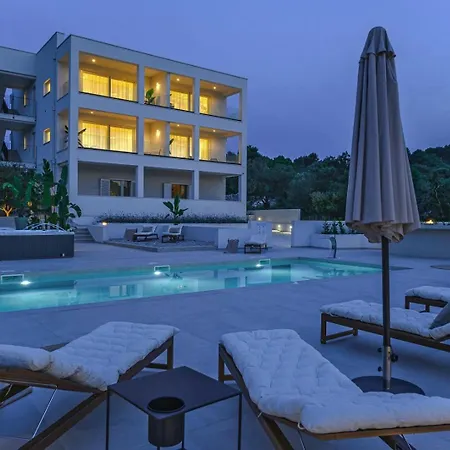 Luxury Del Sogno With Pool, Jacuzzi, Parking Okrug Gornji