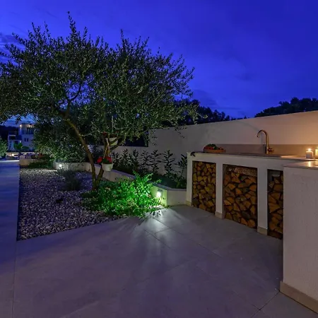 Luxury Del Sogno With Pool, Jacuzzi, Parking * Okrug Gornji