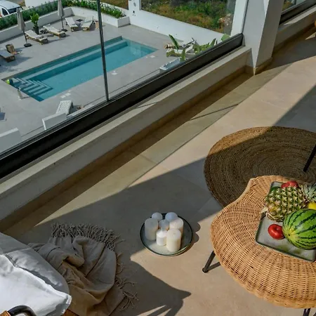 Luxury Del Sogno With Pool, Jacuzzi, Parking Okrug Gornji