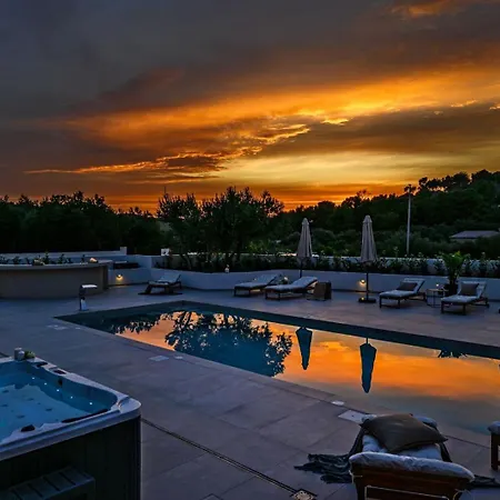 Luxury Del Sogno With Pool, Jacuzzi, Parking
