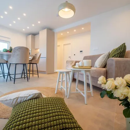 Luxury Del Sogno With Pool, Jacuzzi, Parking * Okrug Gornji
