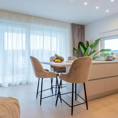 Luxury Del Sogno With Pool, Jacuzzi, Parking Affittacamere
