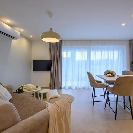 Luxury Del Sogno With Pool, Jacuzzi, Parking Affittacamere Okrug Gornji