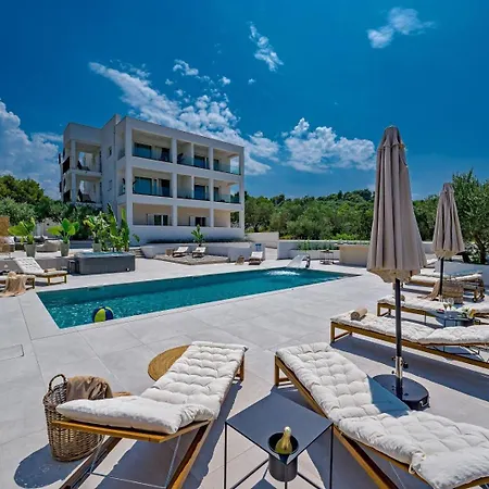 Luxury Del Sogno With Pool, Jacuzzi, Parking Affittacamere