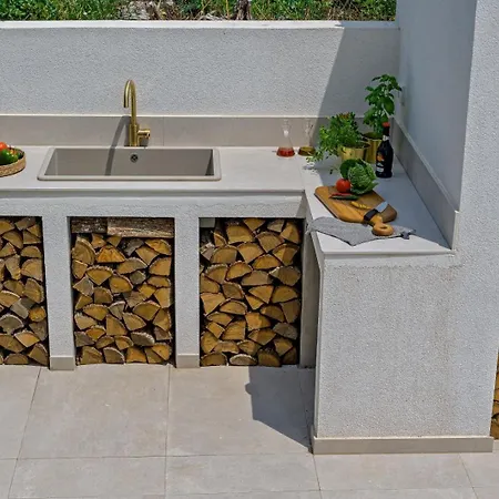Luxury Del Sogno With Pool, Jacuzzi, Parking Affittacamere Okrug Gornji