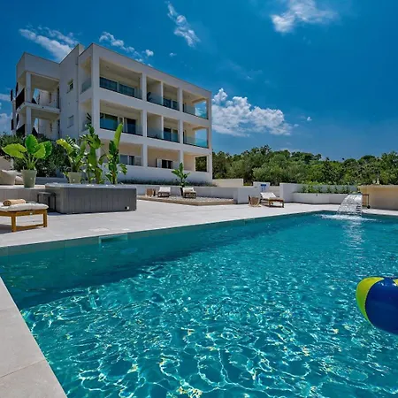 Luxury Del Sogno With Pool, Jacuzzi, Parking Affittacamere *