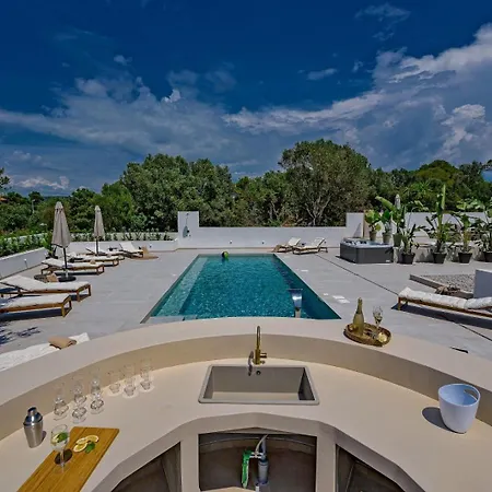 Affittacamere Luxury Del Sogno With Pool, Jacuzzi, Parking *