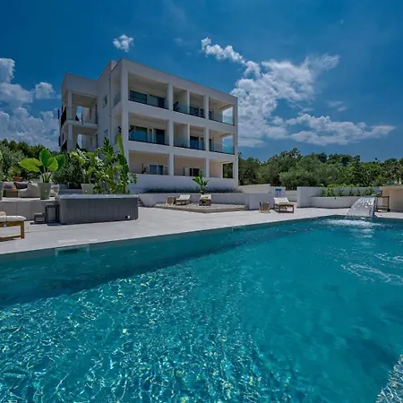 Luxury Del Sogno With Pool, Jacuzzi, Parking Okrug Gornji